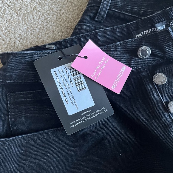 Pretty Little Thing Black Ripped Boyfriend Jeans - Picture 4 of 4